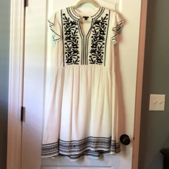 Ann Taylor Embroidered Dress - Picture 3 of 7